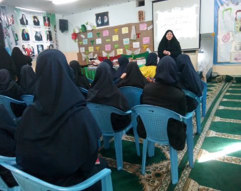 برگزاری گفتمان دینی در محل برپایی نمایشگاه عفاف و حجاب